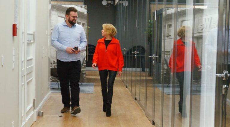 Coachingsgespräch durch Maria Lahmann mit First-Level-Führungskraft in Berlin Kommunikationsberatung